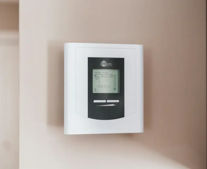 white and gray thermostat at 19 5