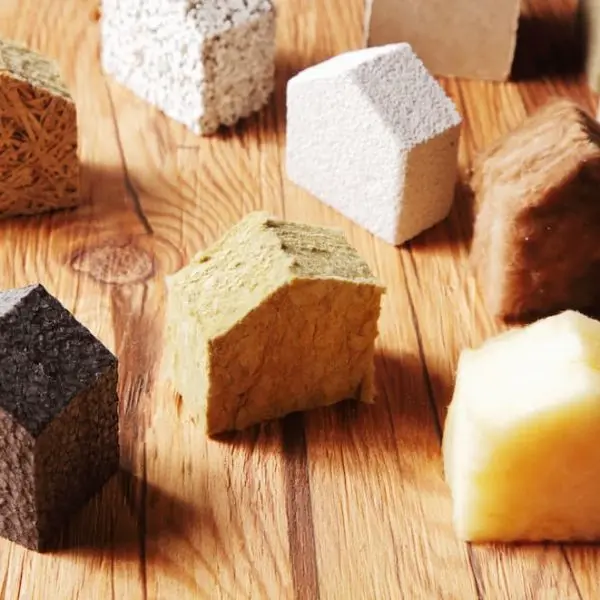 Little houses made from Insulating material